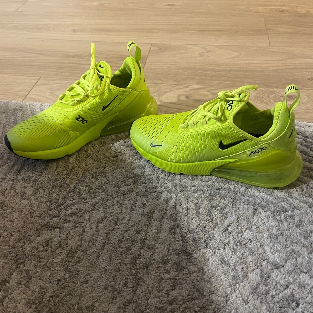NEON YELLOW NEVER BEEN WORN NIKE AIR MAX